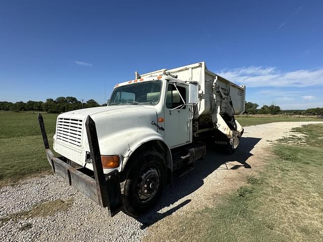 Image of International 4900 equipment image 1