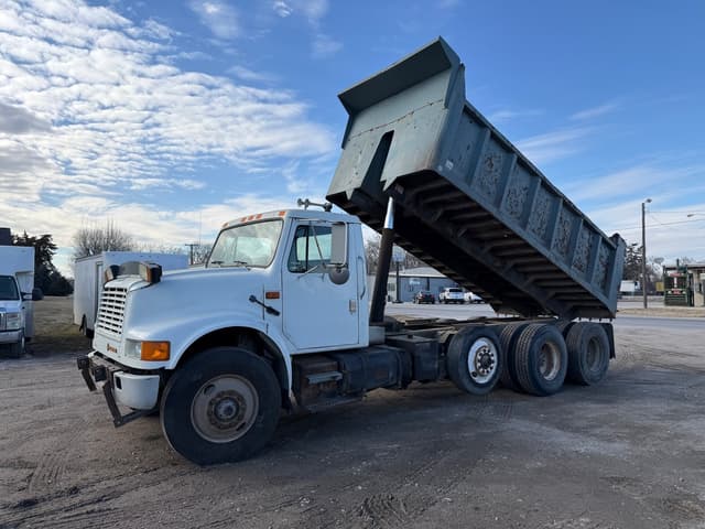 Image of International 4900 equipment image 3