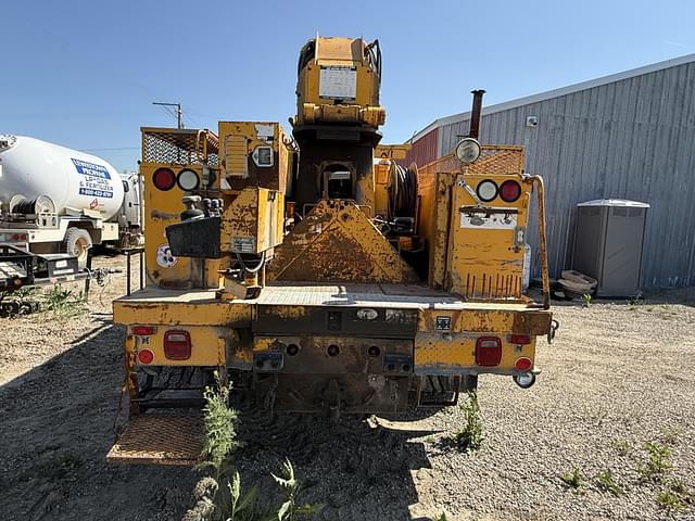 Image of International 4900 equipment image 3
