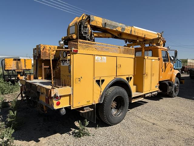 Image of International 4900 equipment image 4