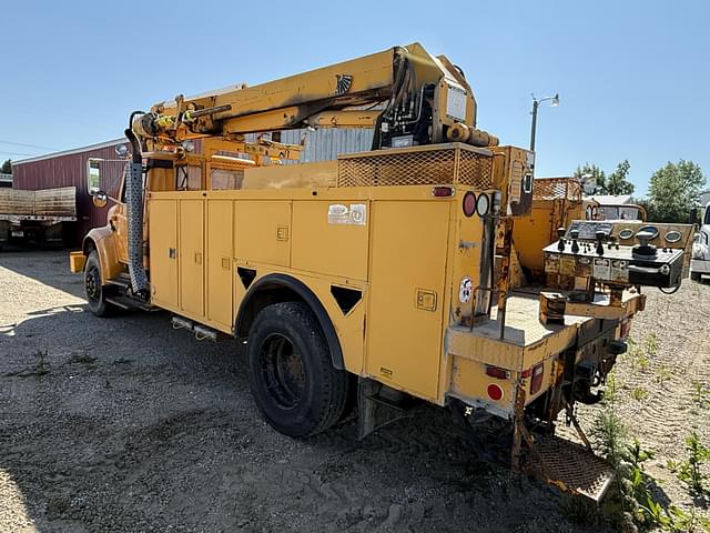 Image of International 4900 equipment image 2