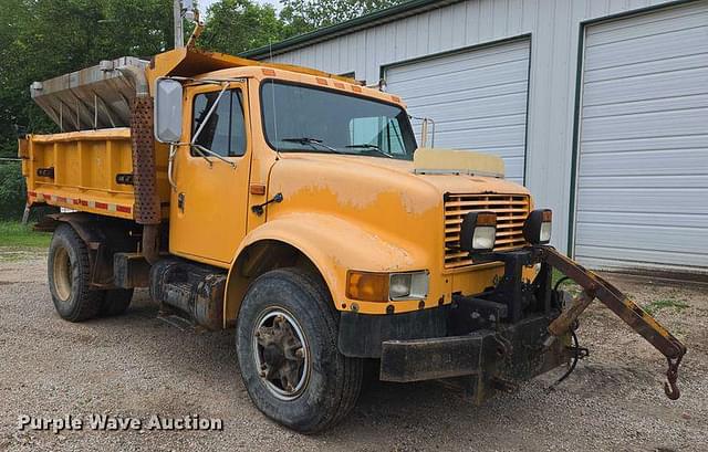 Image of International 4900 equipment image 2