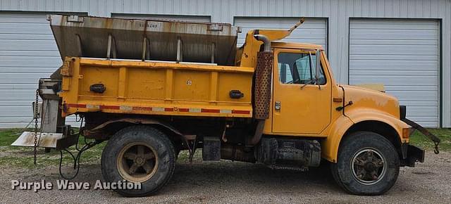 Image of International 4900 equipment image 3