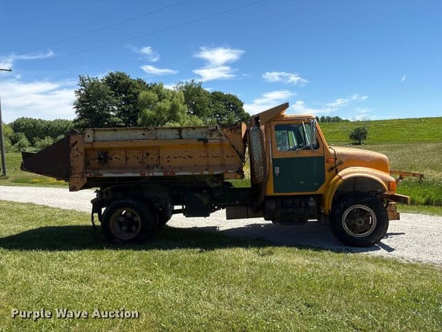 Image of International 4900 equipment image 3