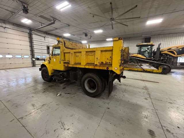 Image of International 4900 equipment image 4