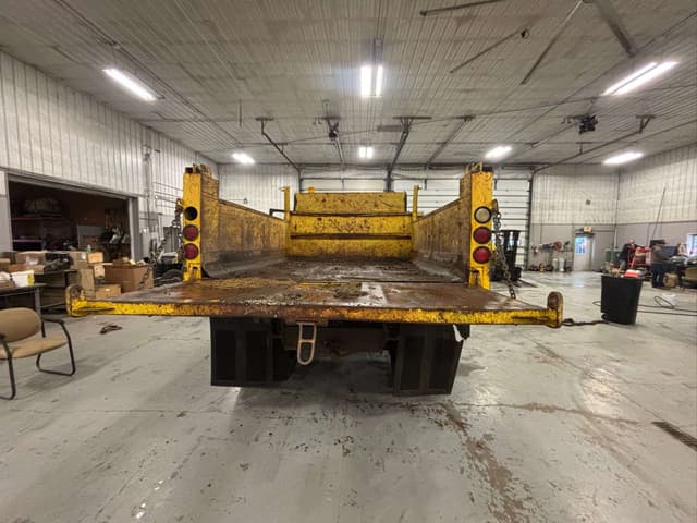 Image of International 4900 equipment image 3