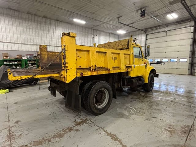 Image of International 4900 equipment image 2