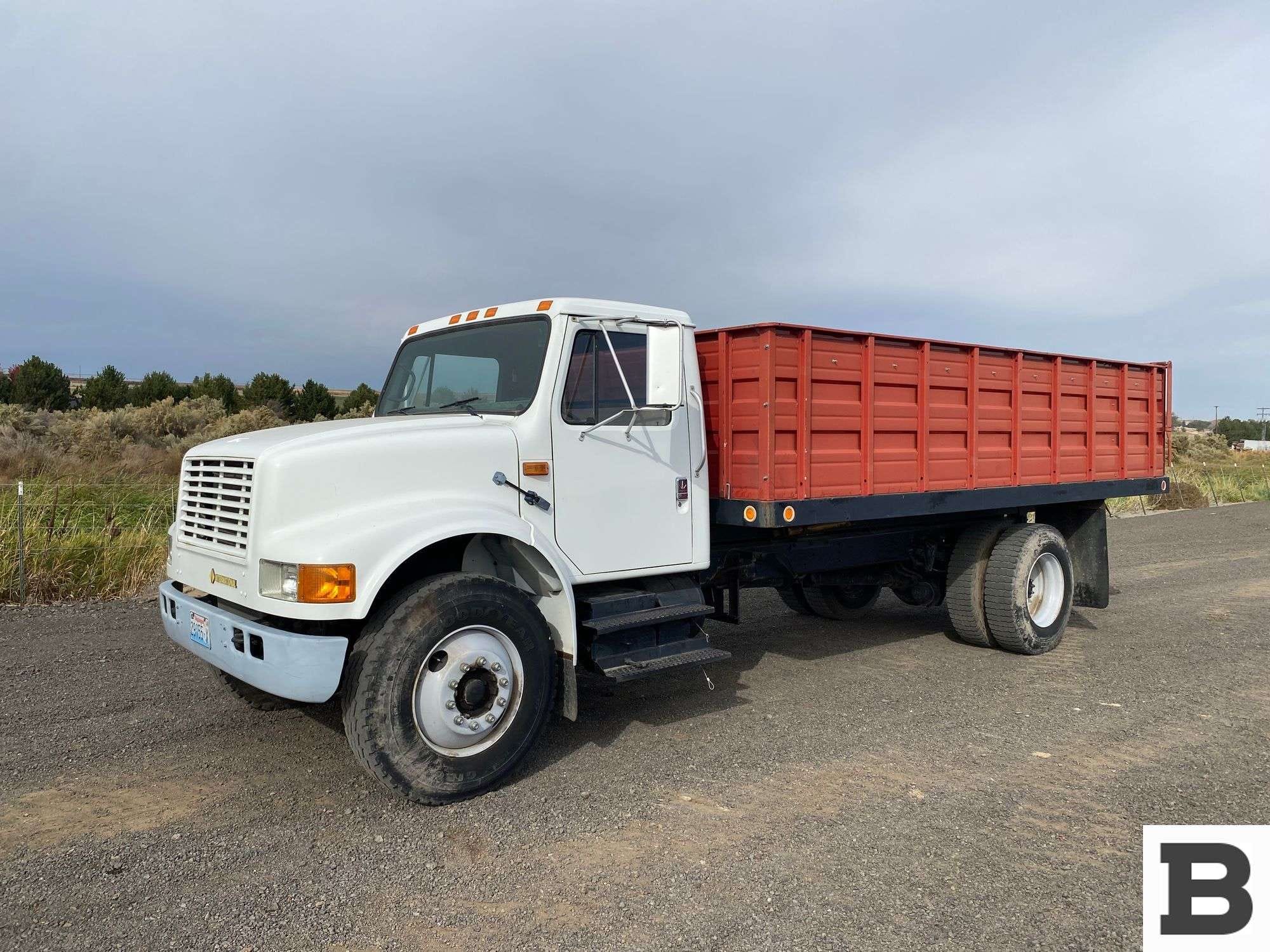 1992 International 4900 Equipment Image0