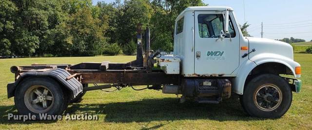 Image of International 4900 equipment image 3