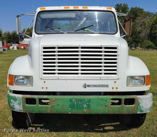 Image of International 4900 equipment image 1