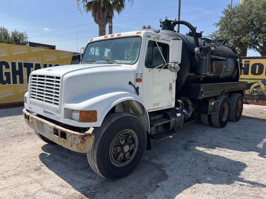 1992 International 4900 Equipment Image0