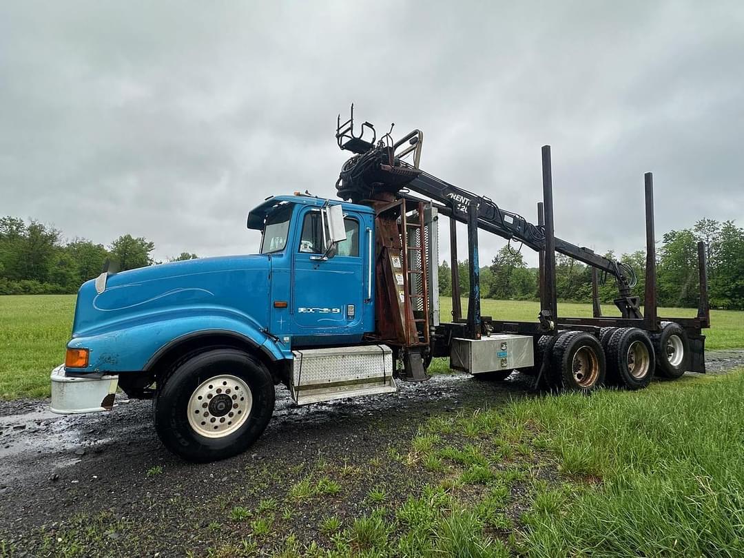 Image of International 7400 Primary image