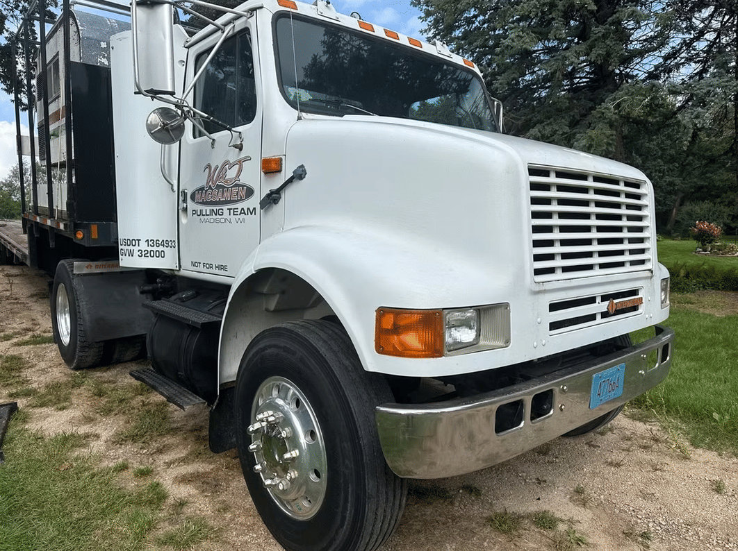 1992 International 8100 Equipment Image0