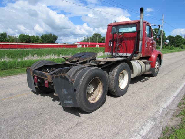 Image of International 8200 equipment image 2