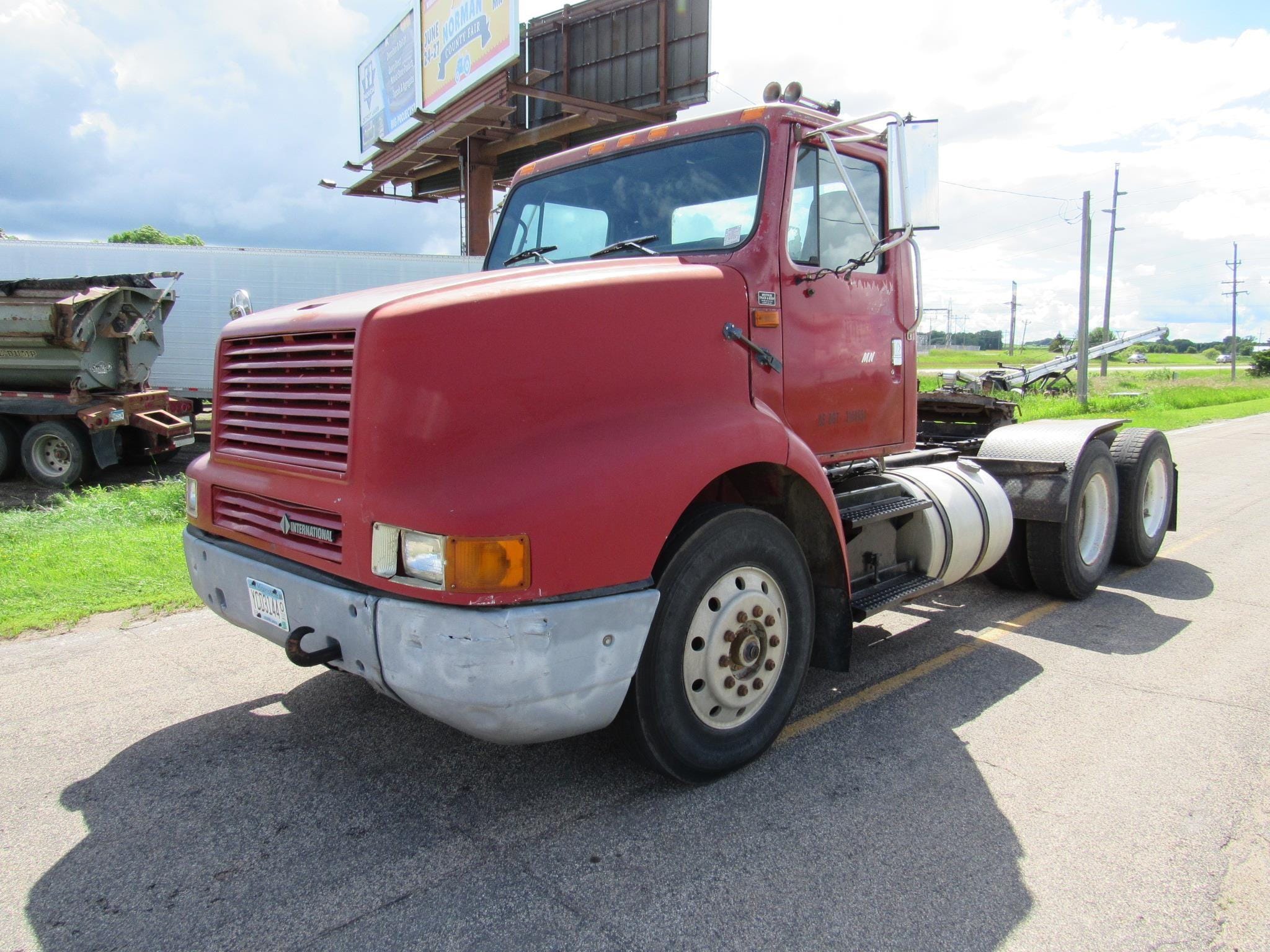 1992 International 8200 Equipment Image0