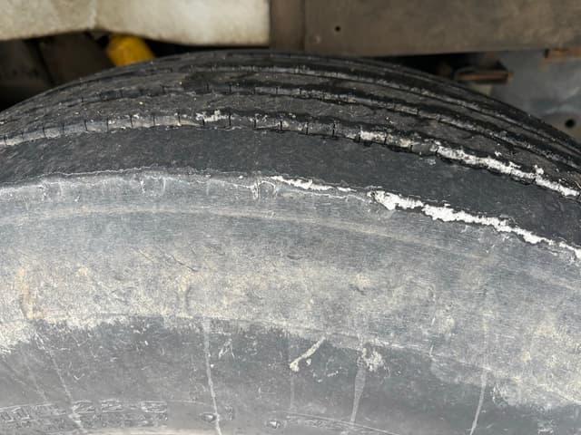 Image of International 8200 equipment image 4