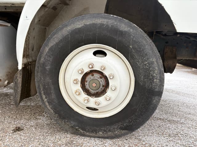 Image of International 8200 equipment image 3