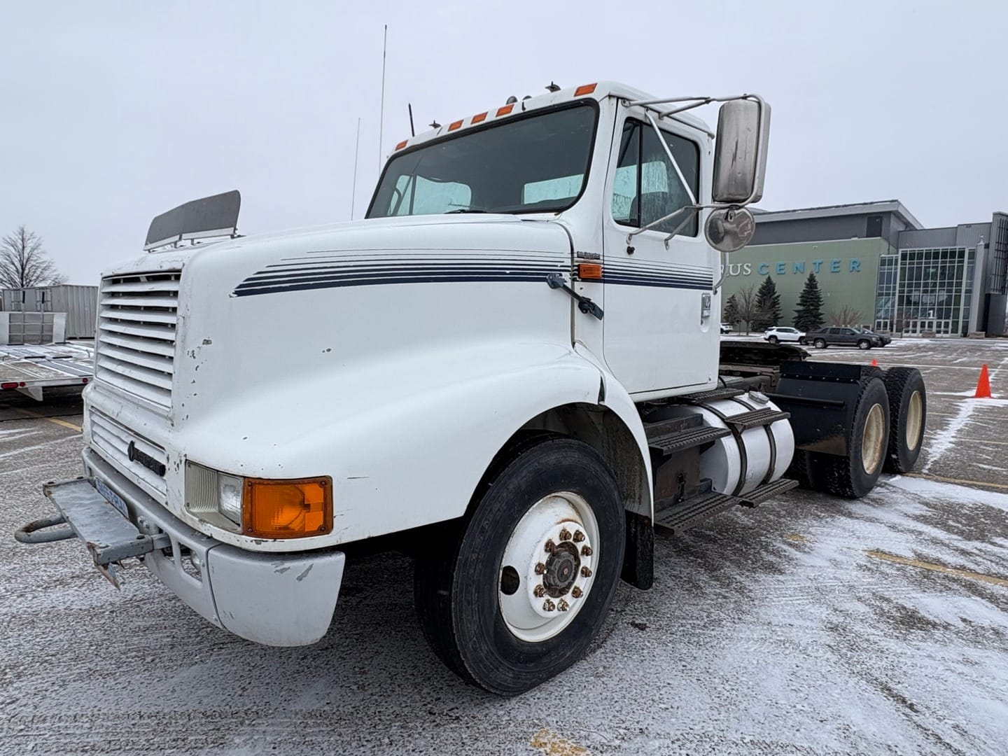 1992 International 8200 Equipment Image0