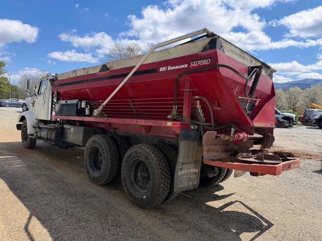 Image of International 8200 equipment image 3