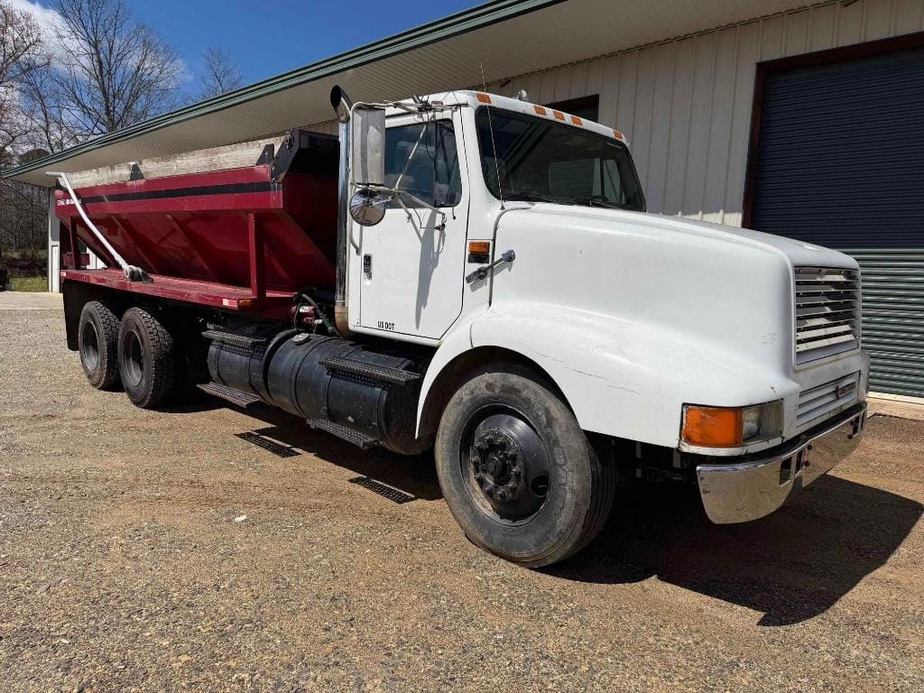 1992 International 8200 Equipment Image0
