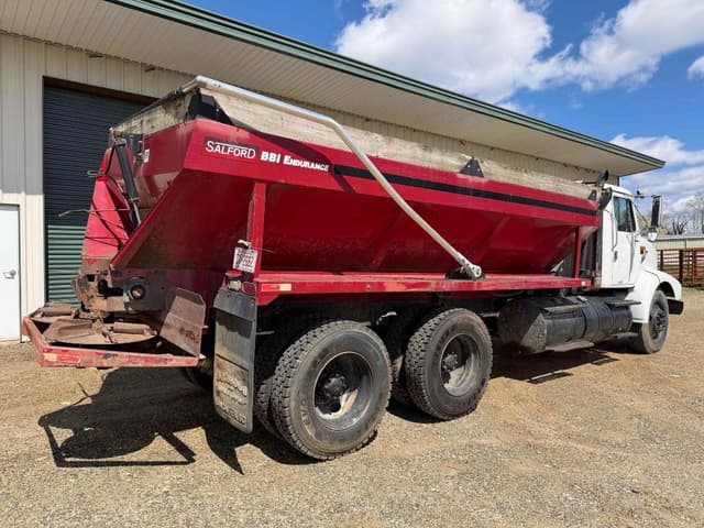 Image of International 8200 equipment image 2