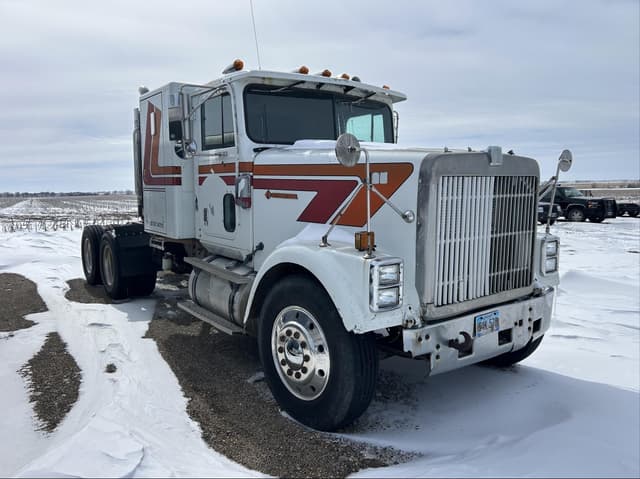 Image of International 9300 equipment image 2