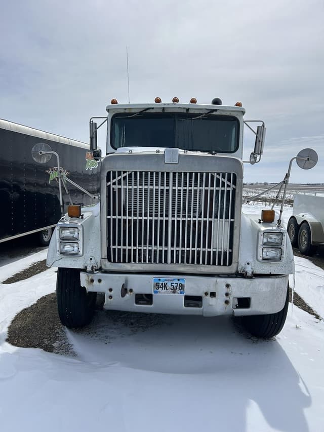 Image of International 9300 equipment image 1