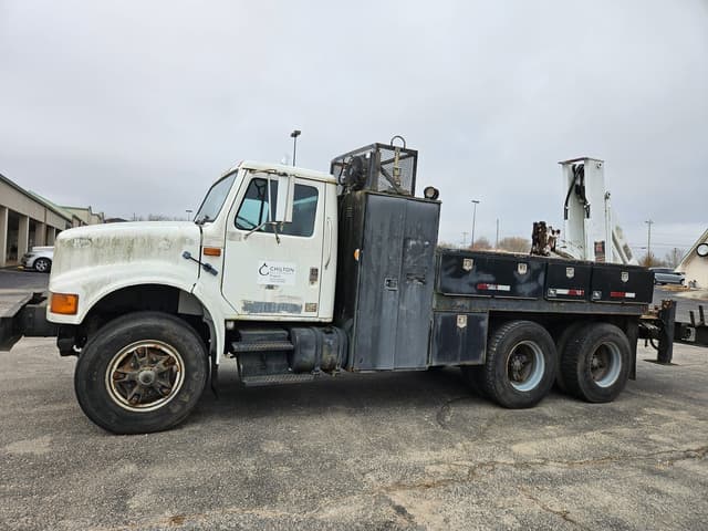 Image of International 4900 equipment image 3