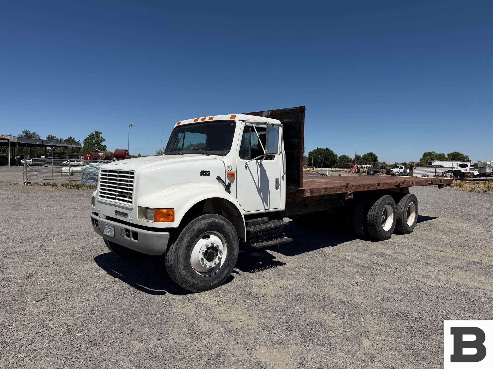 1992 International 4900 Equipment Image0