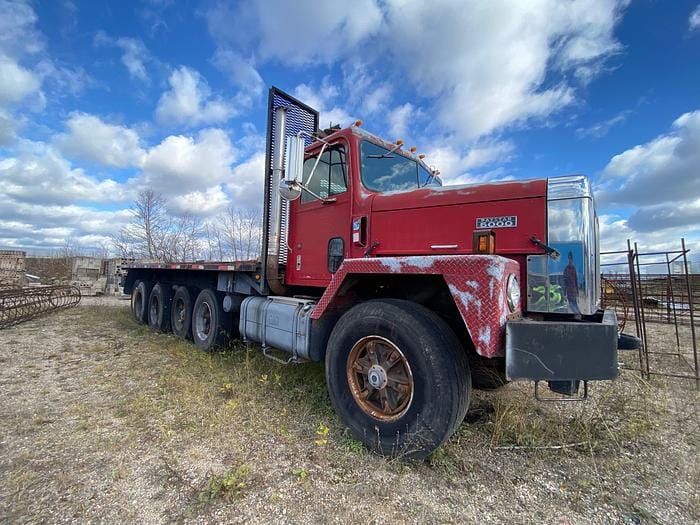 1992 International Paystar 5000 Equipment Image0