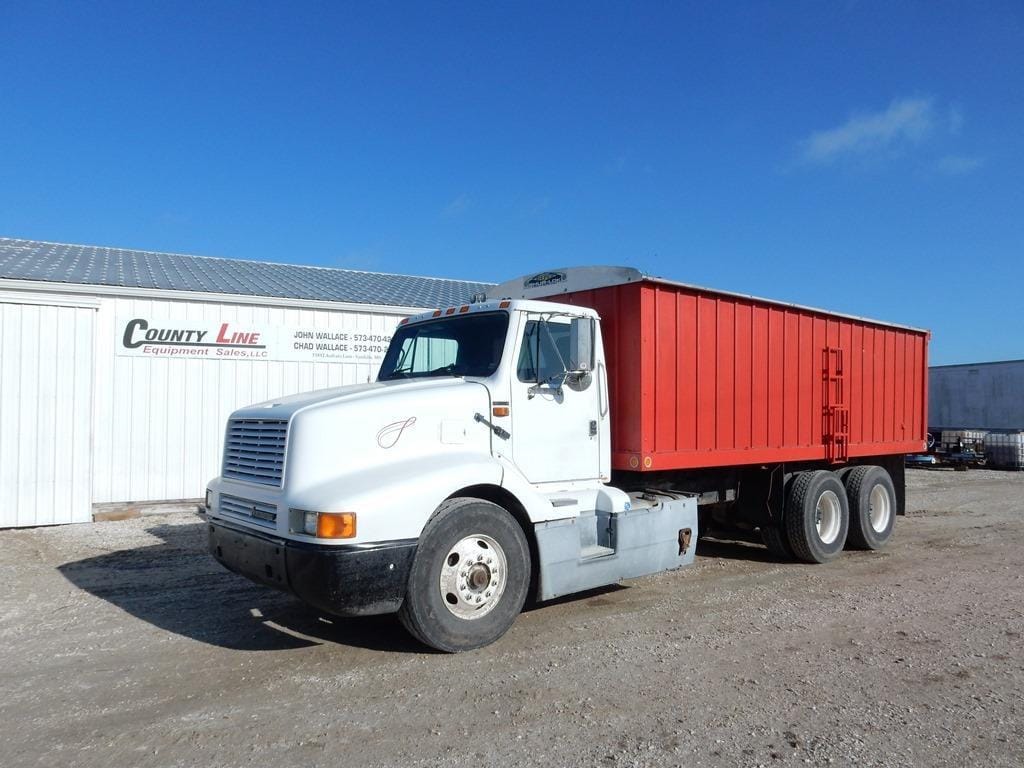 Main image International 8300