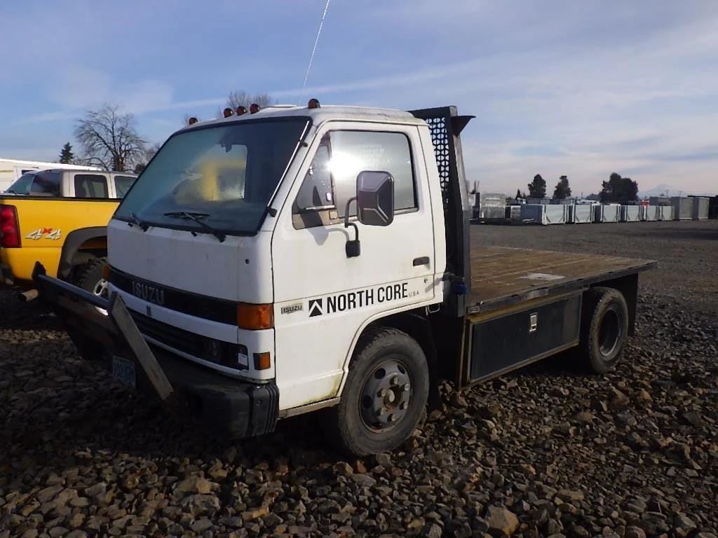 1992 Isuzu NPR Equipment Image0