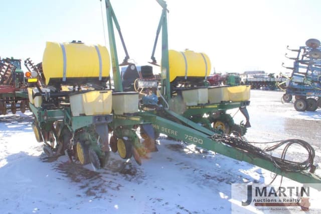 Image of John Deere 7200 equipment image 3