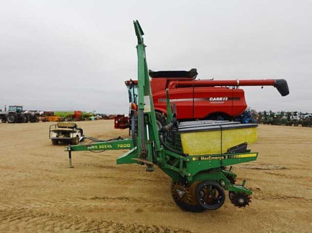 Image of John Deere 7200 equipment image 3