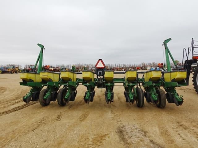 Image of John Deere 7200 equipment image 4