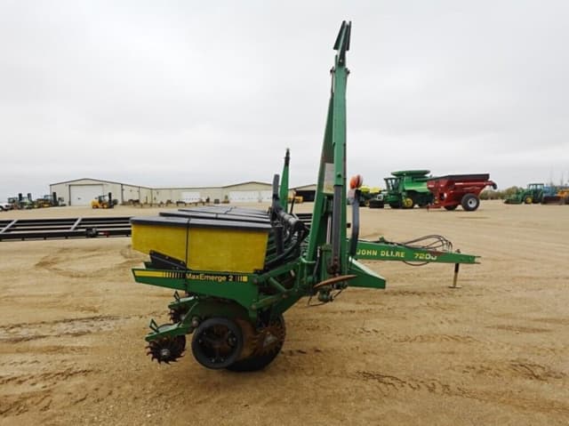 Image of John Deere 7200 equipment image 2