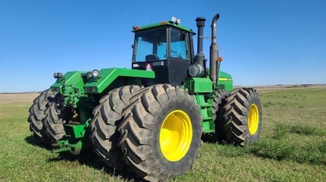 Image of John Deere 8960 equipment image 1