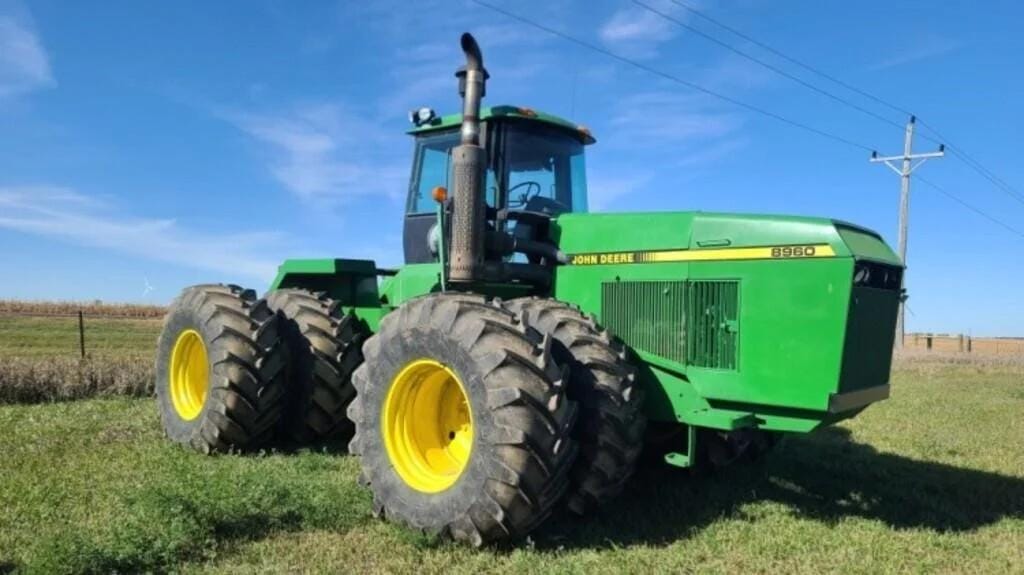 1992 John Deere 8960 Equipment Image0