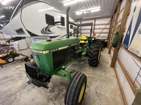 Image of John Deere 2555 equipment image 2