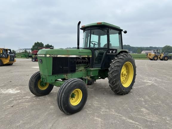 Image of John Deere 3055 equipment image 1
