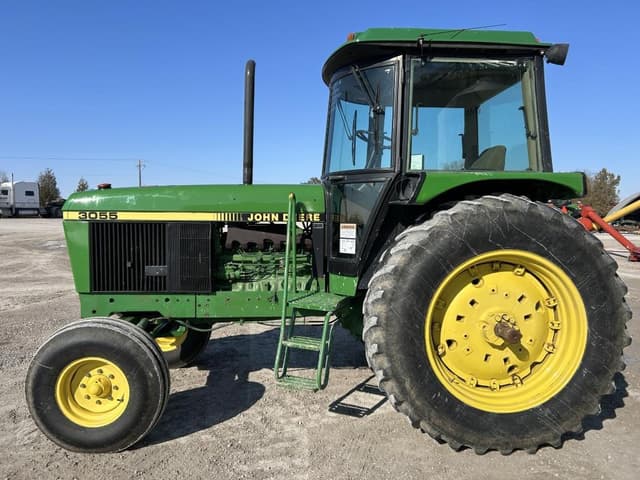 Image of John Deere 3055 equipment image 2