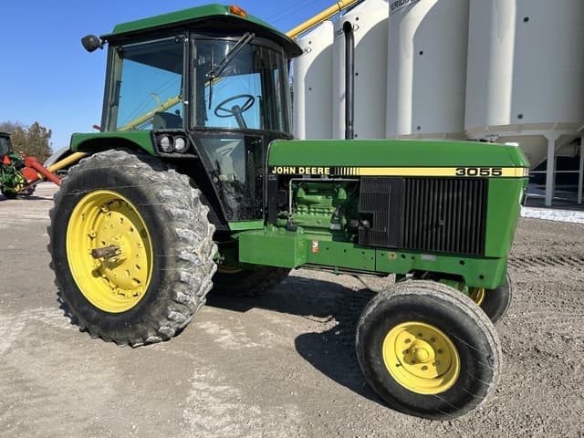 Image of John Deere 3055 equipment image 1