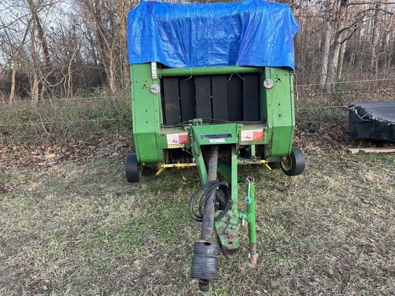 Image of John Deere 335 equipment image 4