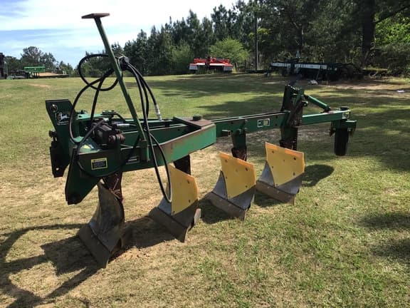 Image of John Deere 3945 equipment image 1