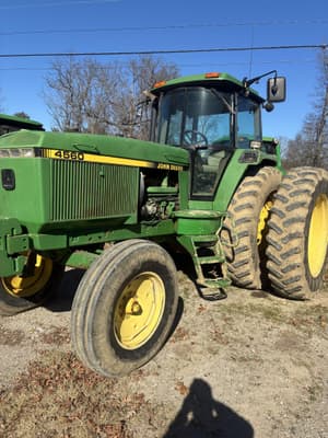1992 John Deere 4560 Image