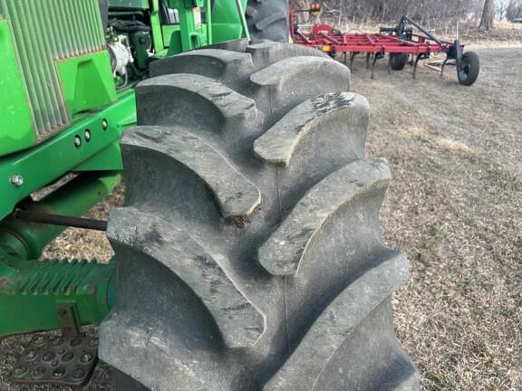 Image of John Deere 4760 equipment image 2