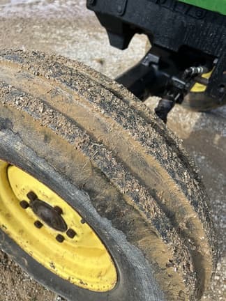 Image of John Deere 5200 equipment image 4