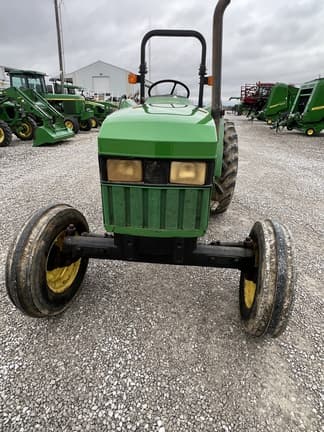 Image of John Deere 5200 equipment image 2