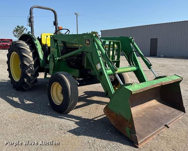 Image of John Deere 5200 equipment image 2