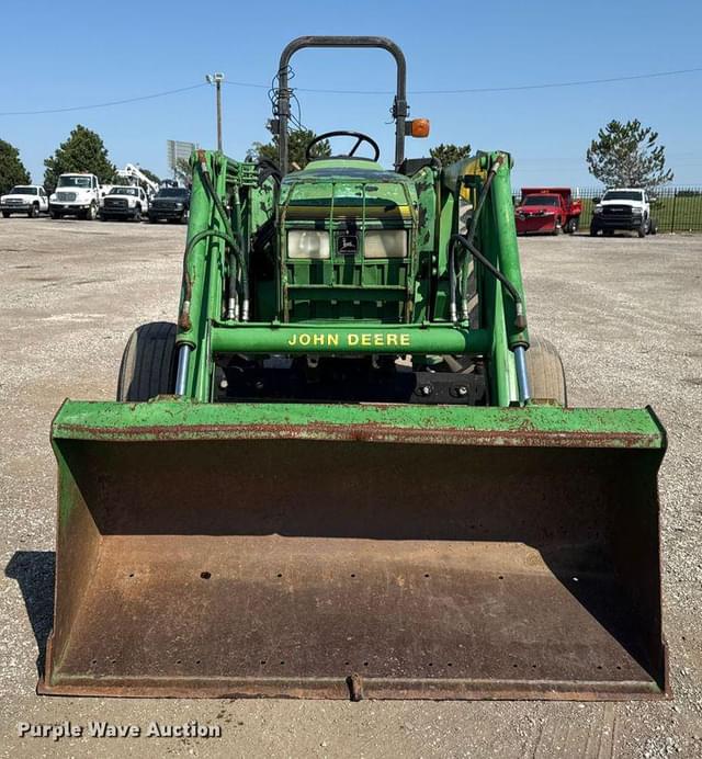 Image of John Deere 5200 equipment image 1